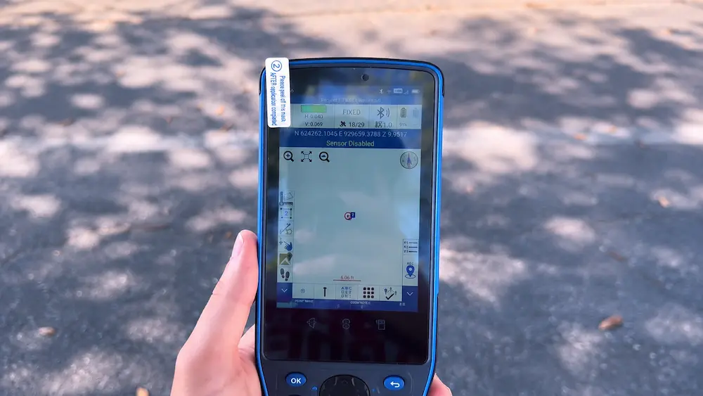 GNSS data collector screen showing RTK fixed status, correction age, horizontal accuracy, and vertical accuracy